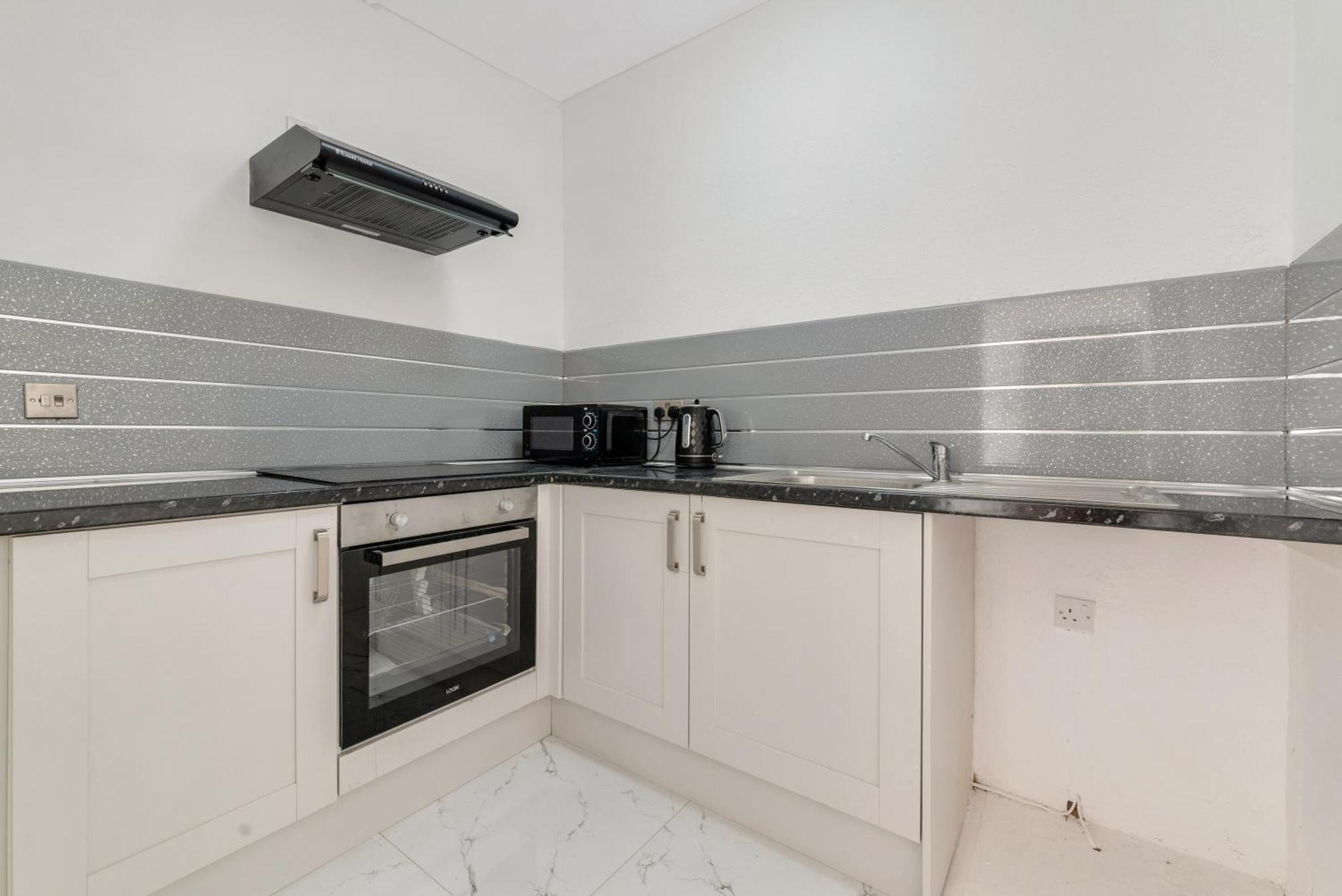Gateway To Stylish Tooting Bec Base Guest house